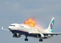 explosão de turbina de avião