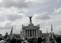 Alcolumbre evita aplaudir Messias